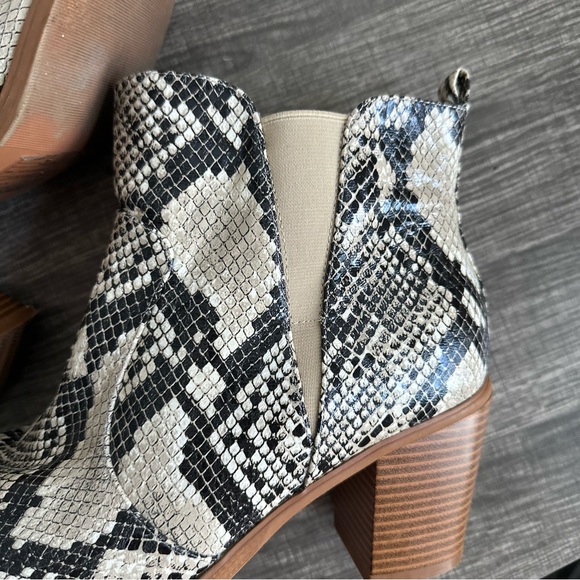Torrid Snake Print Western Ankle Bootie With Heel Women‘s Size 10.5 - Picture 3 of 9